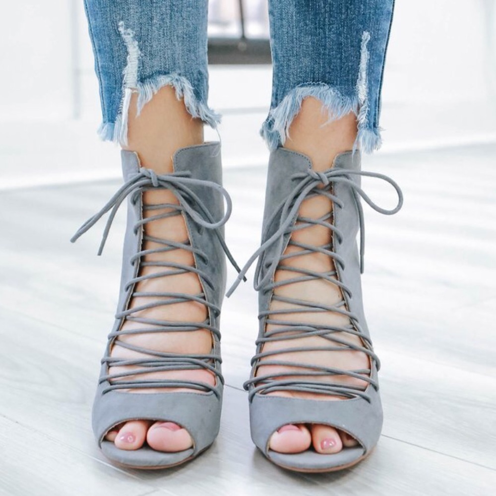 Size 6.5 🌸 gray laced up block heels vegan suede - Picture 4 of 6
